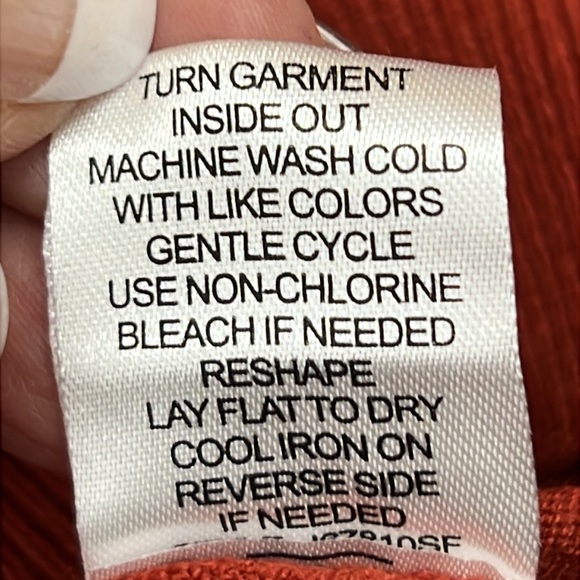 Love Ellie (Stitch Fix) Pullover Sweater Sz XS Rust V-Neck Back Detail NWOT - Picture 9 of 11